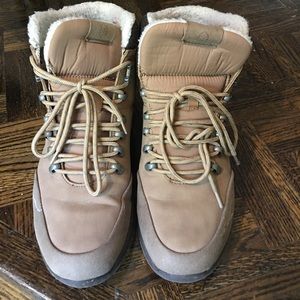 Men’s tan boots fur lined w laces Call it Spring